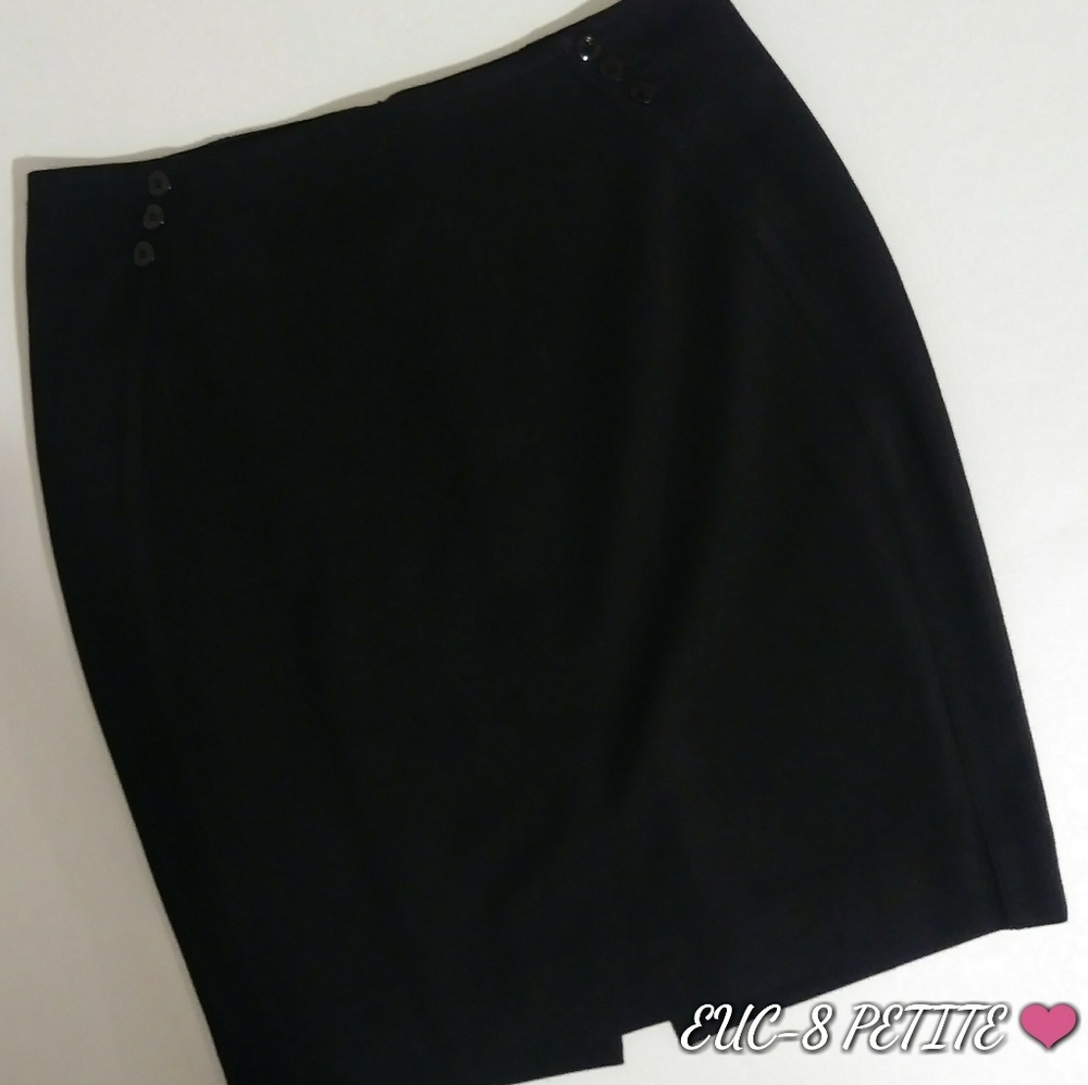 ❤ White House Black Market skirt! EUC ❤